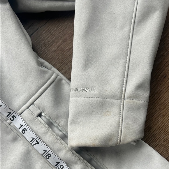 The North Face Women's White Ski Jacket ! Medium - Picture 5 of 9